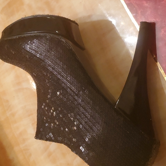 Size 8 black sequin platform booties. - Picture 6 of 9